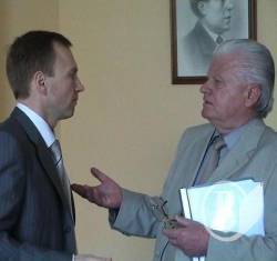 Кому вигідний суд над журналістом у Чернігові? Точно не Яковишину і Атрошенку! - відео Кому вигідний суд над журналістом у Чернігові? Точно не Яковишину і Атрошенку! - відео